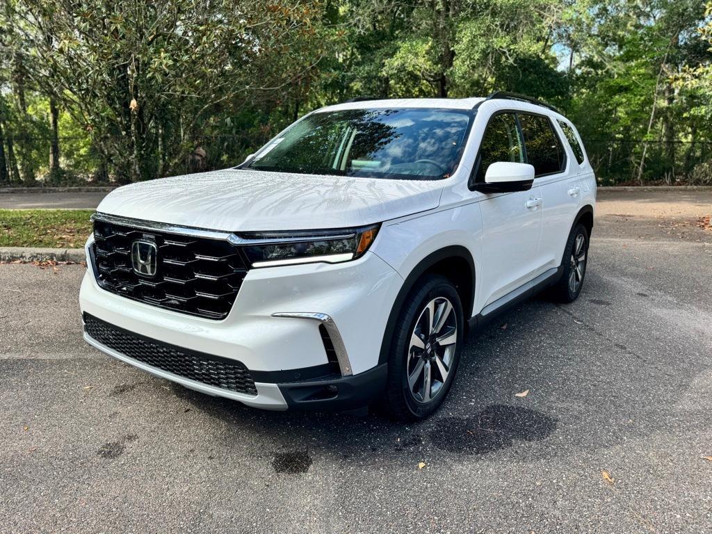 new 2025 Honda Pilot car, priced at $48,945