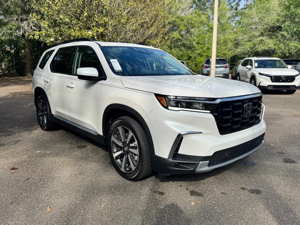 new 2025 Honda Pilot car, priced at $48,945