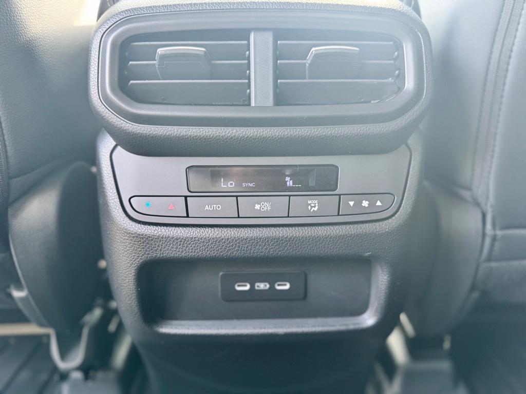 new 2025 Honda Pilot car, priced at $48,945