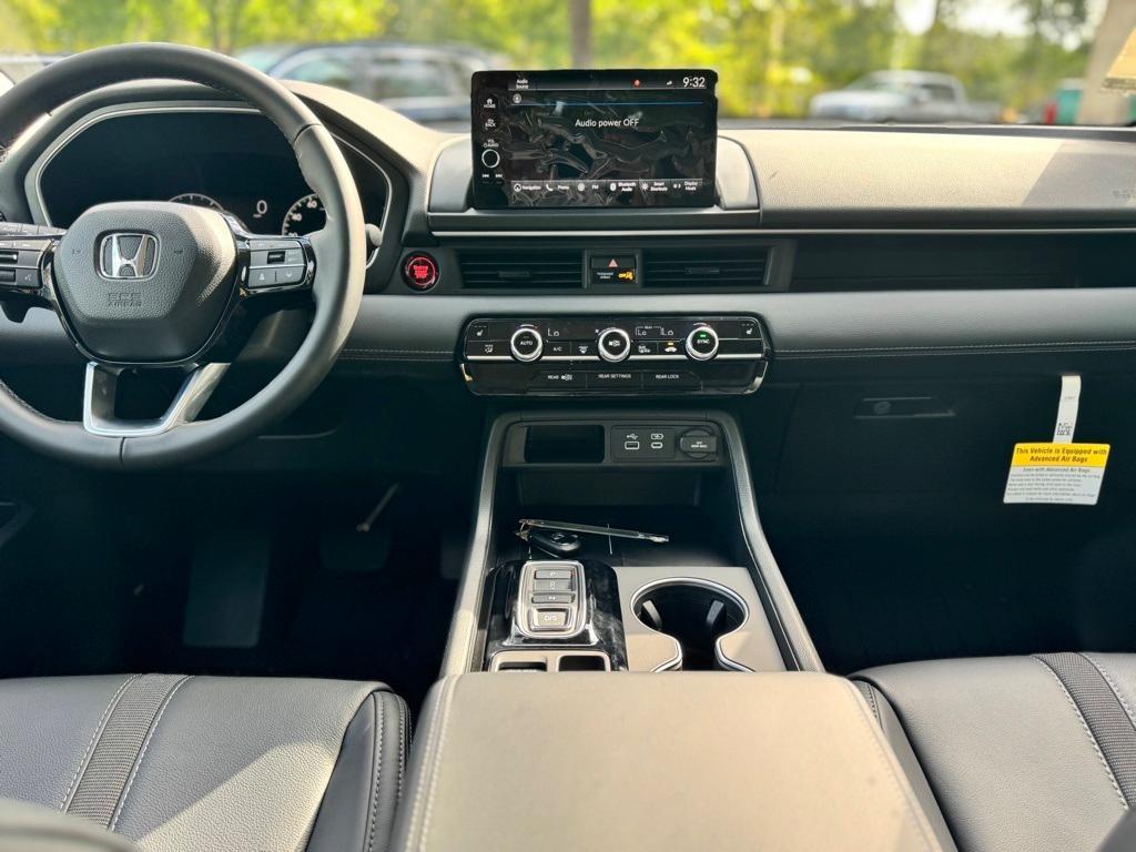 new 2025 Honda Pilot car, priced at $48,945