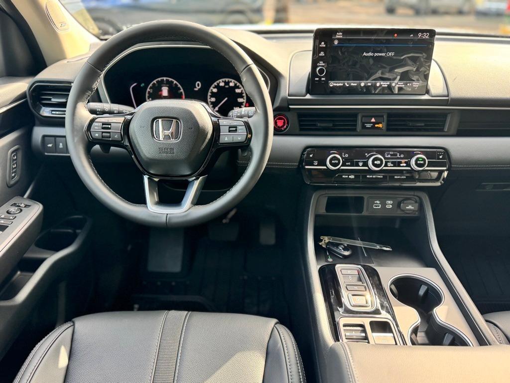 new 2025 Honda Pilot car, priced at $48,945