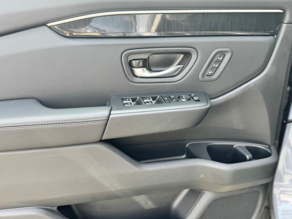 new 2025 Honda Pilot car, priced at $55,255