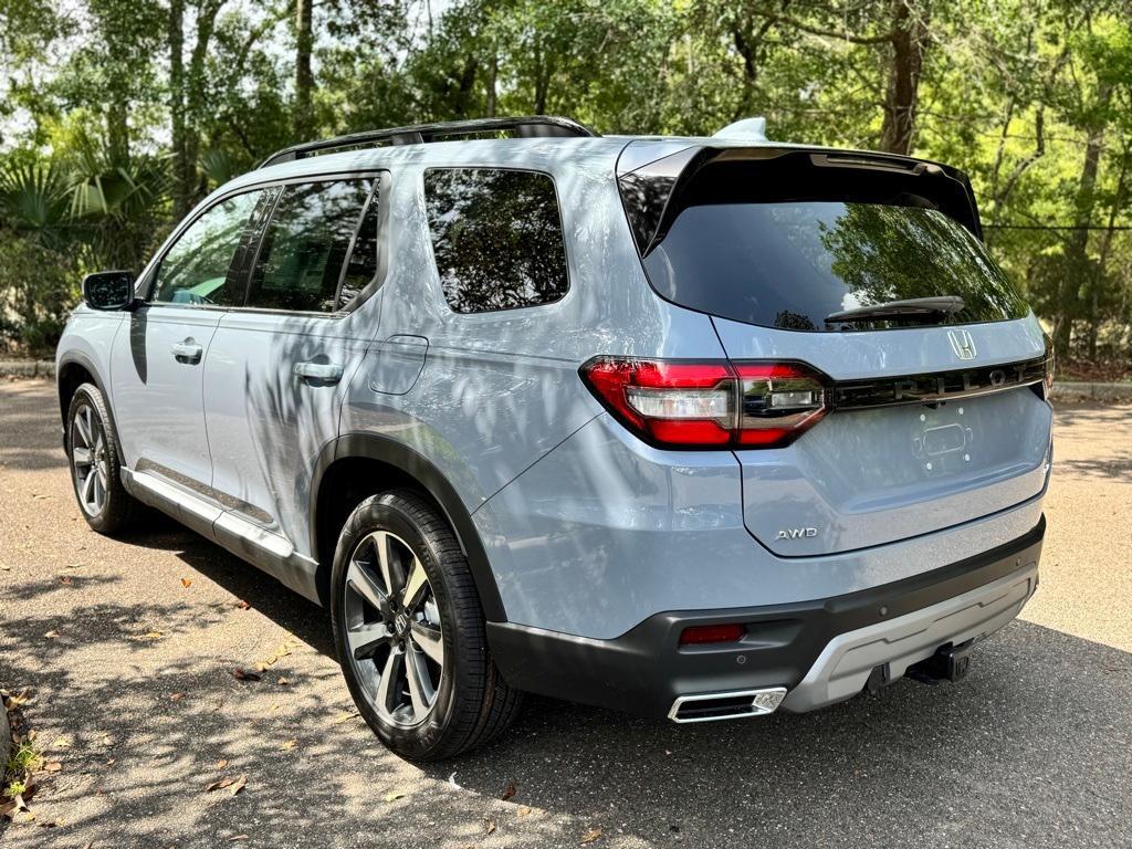 new 2025 Honda Pilot car, priced at $55,255