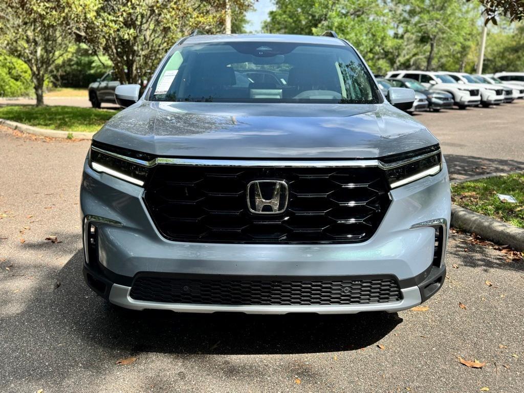 new 2025 Honda Pilot car, priced at $55,255