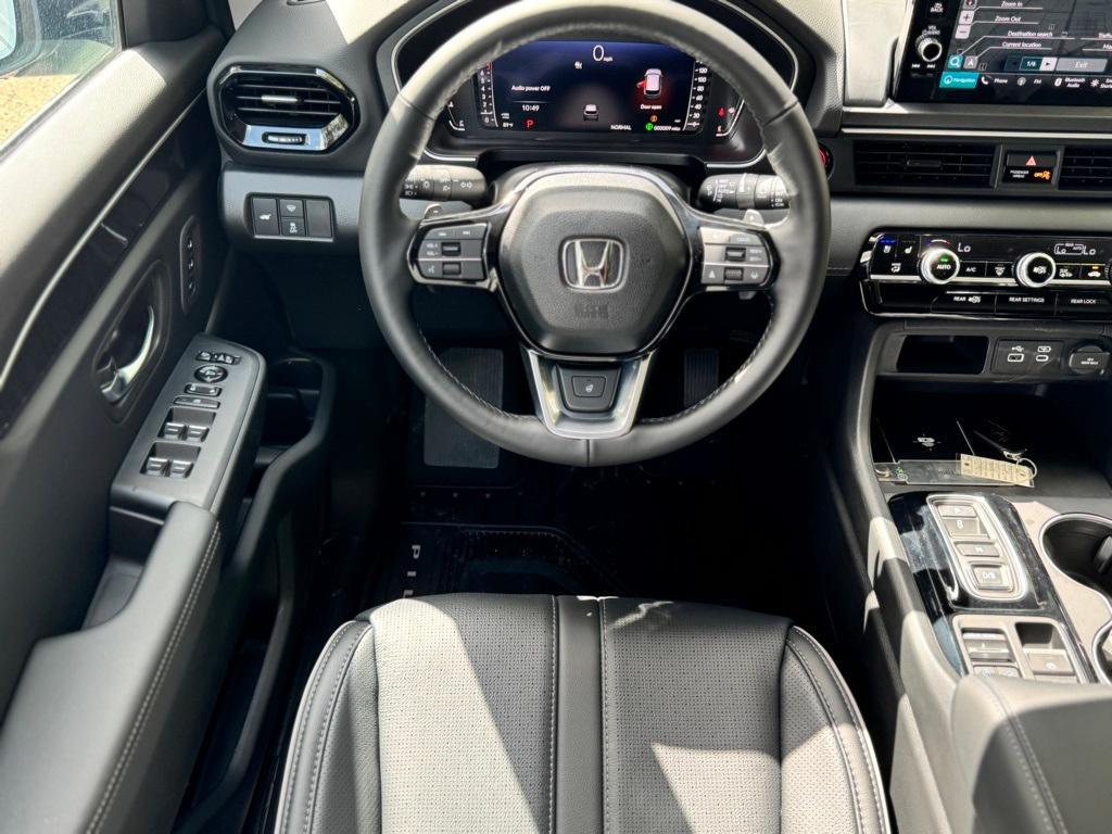 new 2025 Honda Pilot car, priced at $55,255