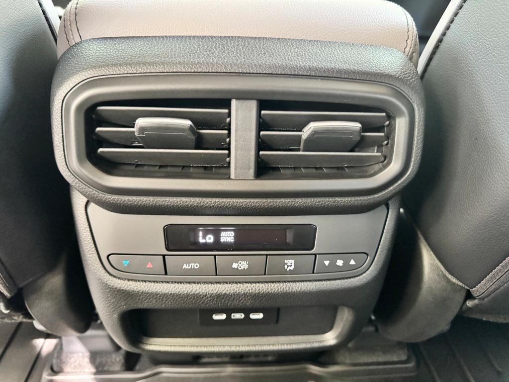 new 2025 Honda Pilot car, priced at $47,050