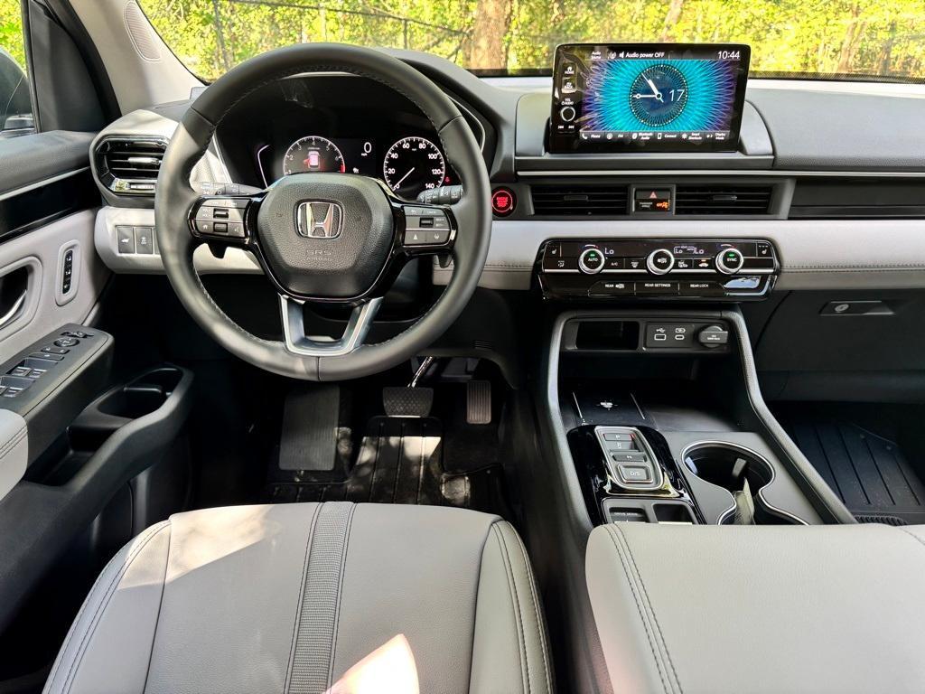 new 2025 Honda Pilot car, priced at $47,050