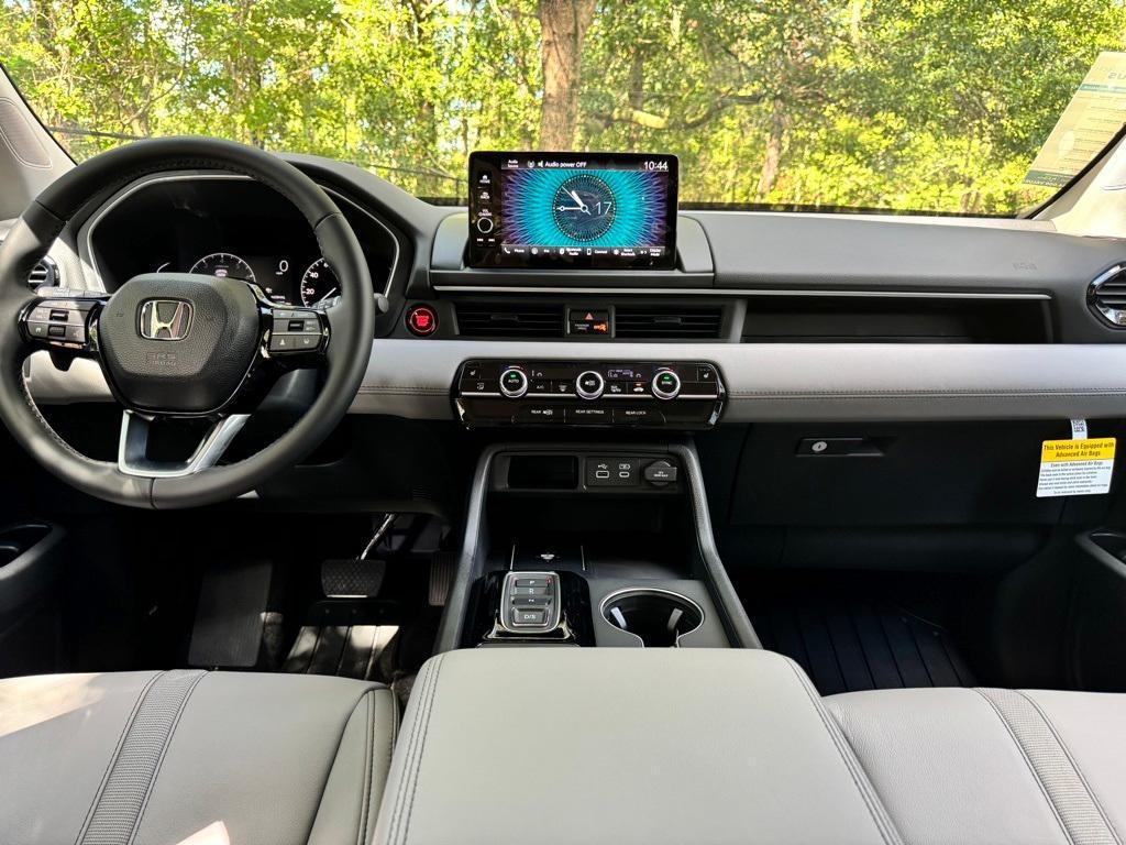 new 2025 Honda Pilot car, priced at $47,050