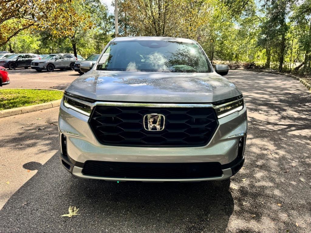 new 2025 Honda Pilot car, priced at $47,050