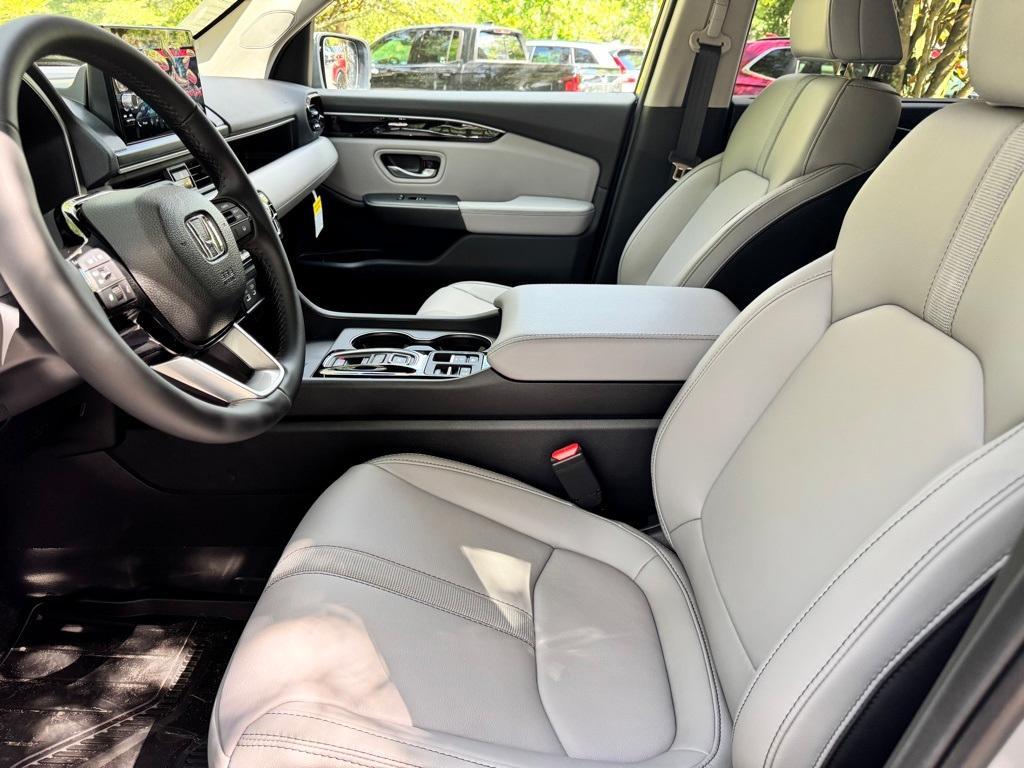 new 2025 Honda Pilot car, priced at $47,050