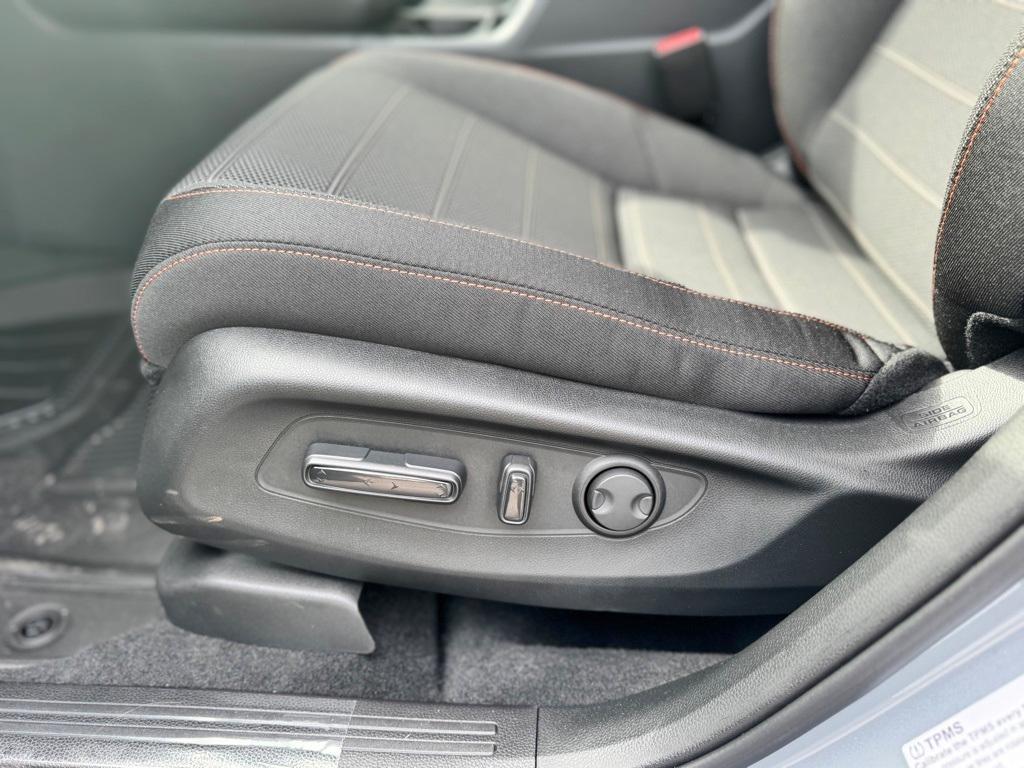 new 2025 Honda CR-V Hybrid car, priced at $38,000
