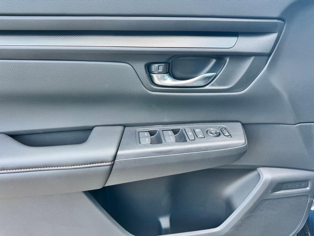 new 2026 Honda CR-V Hybrid car, priced at $40,195