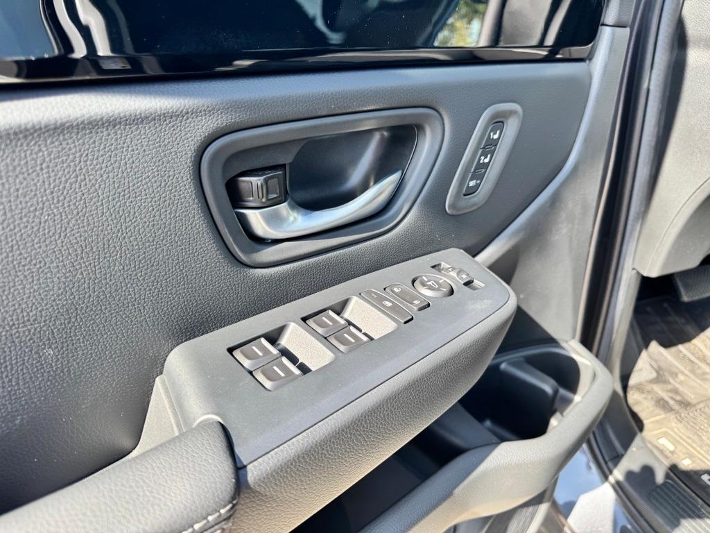 new 2025 Honda Pilot car, priced at $49,680