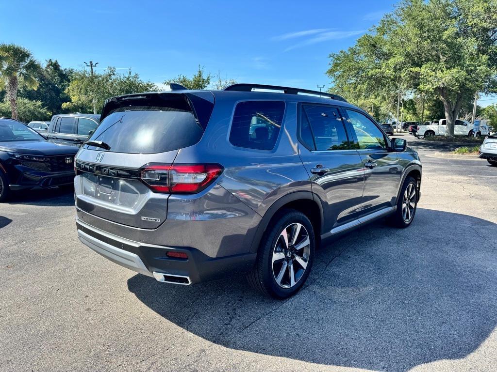 new 2025 Honda Pilot car, priced at $49,680