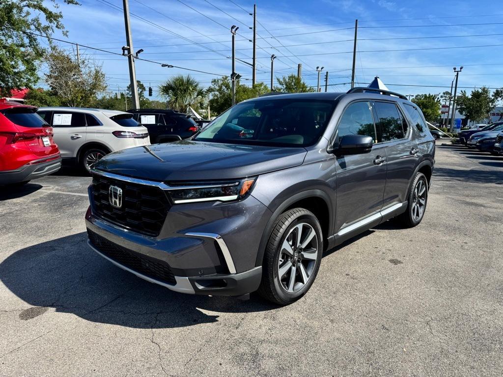 new 2025 Honda Pilot car, priced at $49,680