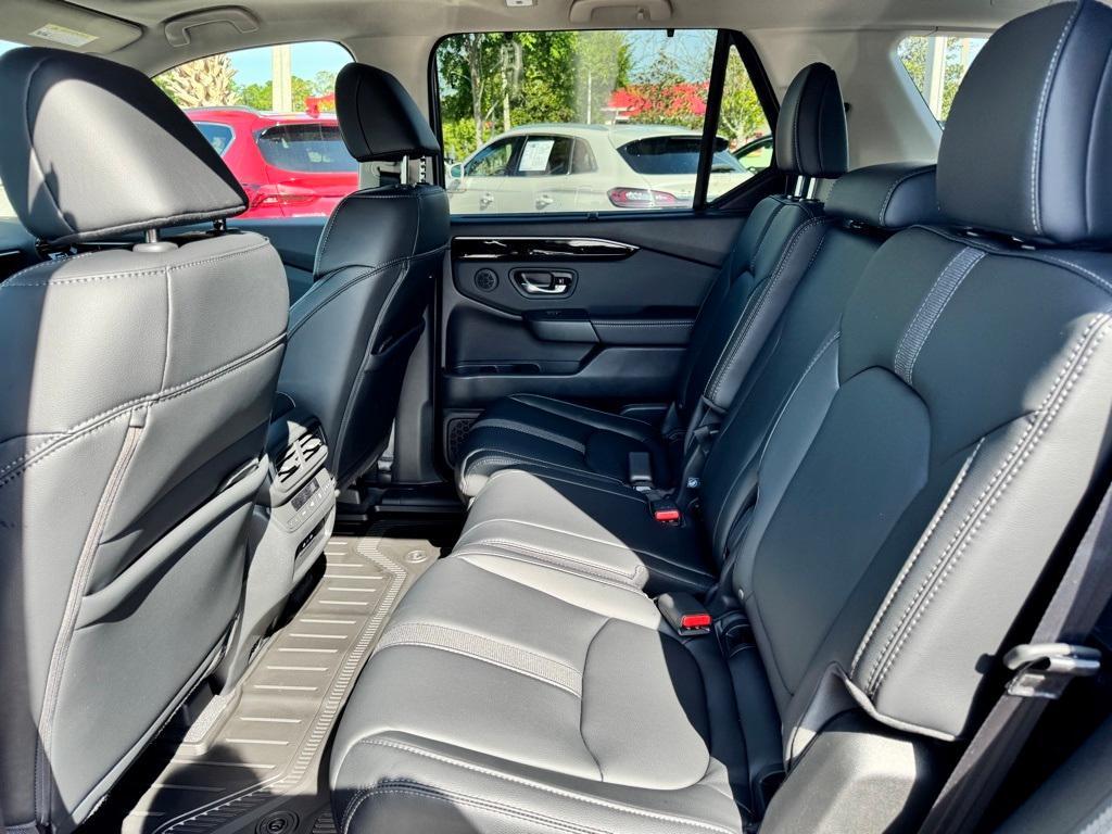 new 2025 Honda Pilot car, priced at $49,680