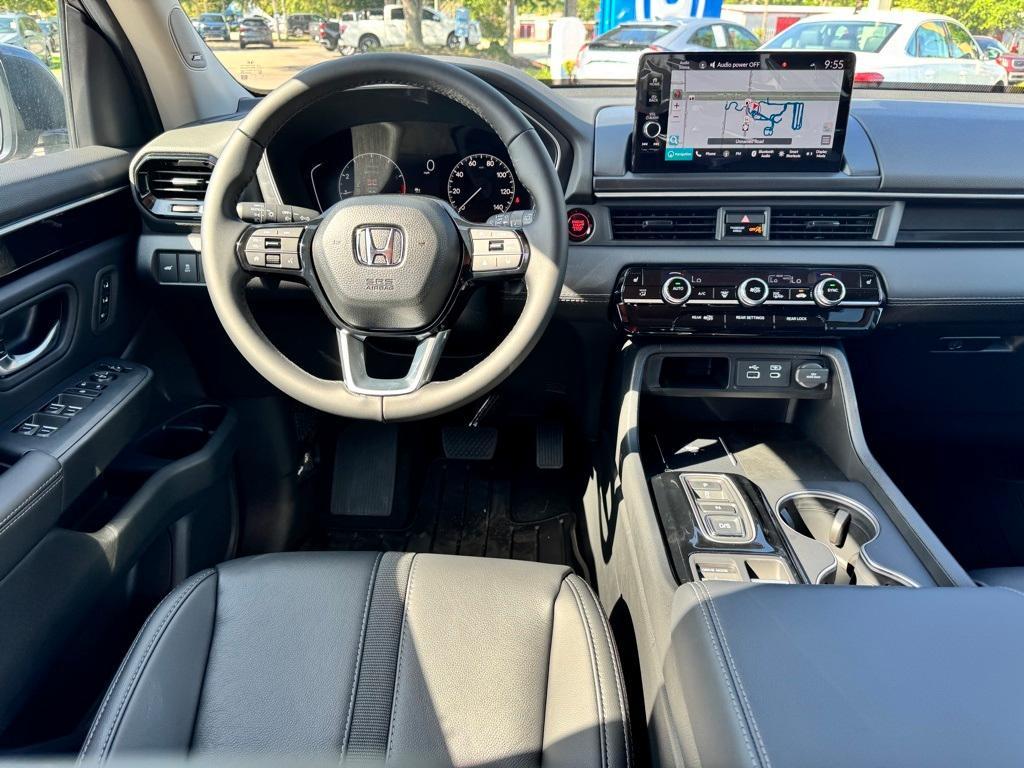 new 2025 Honda Pilot car, priced at $49,680