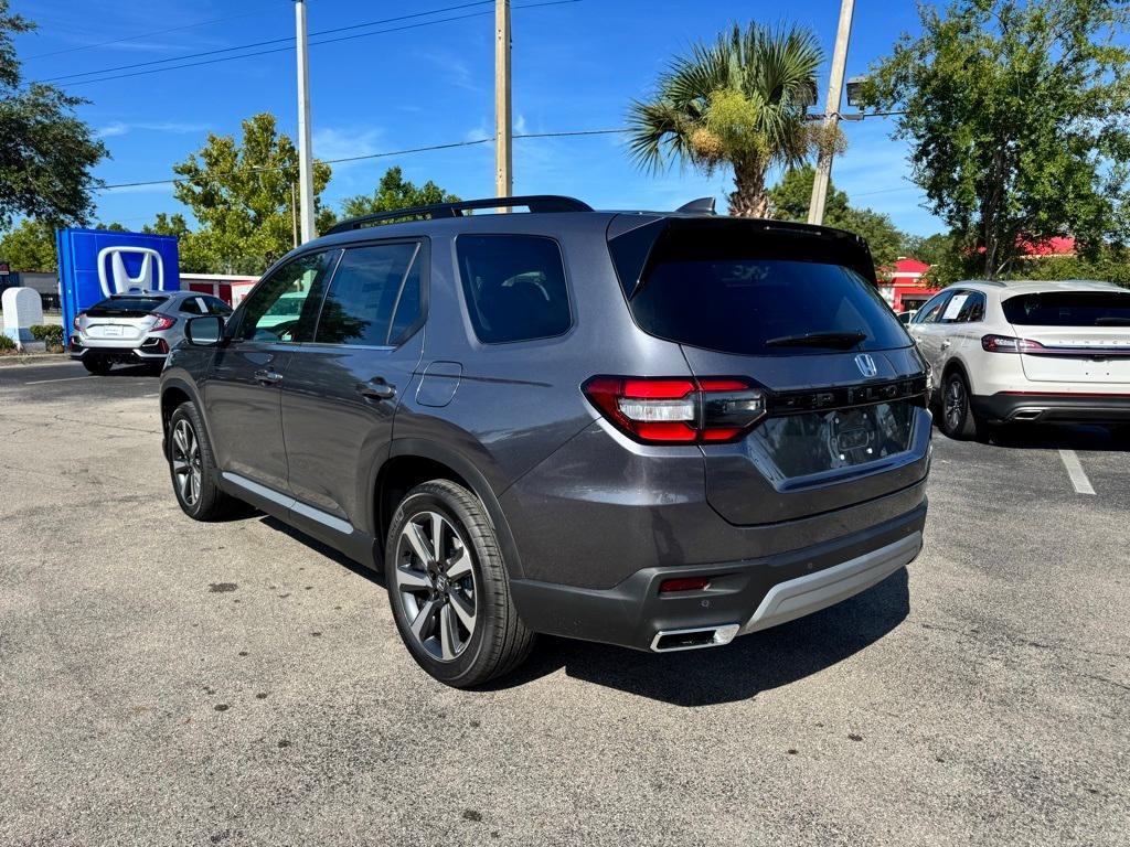 new 2025 Honda Pilot car, priced at $49,680
