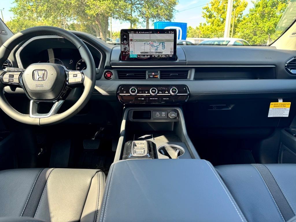 new 2025 Honda Pilot car, priced at $49,680