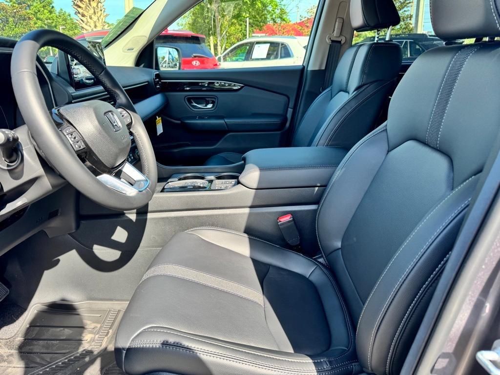 new 2025 Honda Pilot car, priced at $49,680