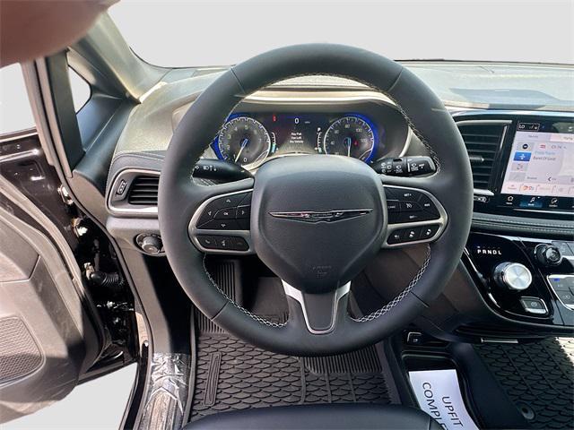 new 2025 Chrysler Pacifica car, priced at $43,677