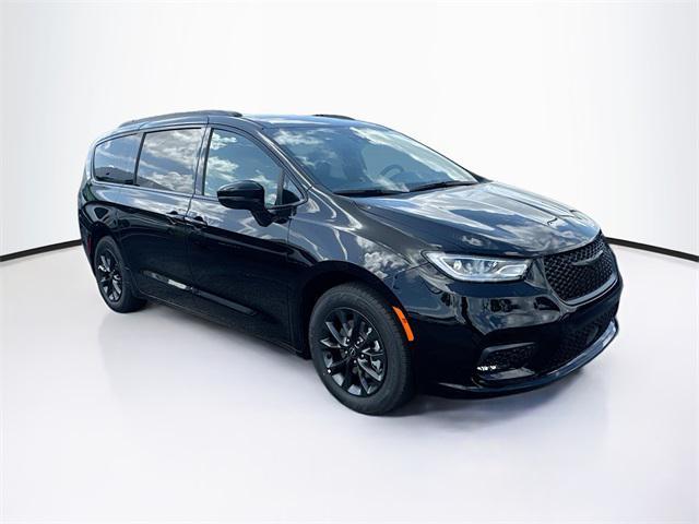 new 2025 Chrysler Pacifica car, priced at $43,677