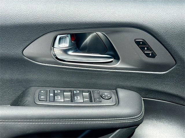 new 2025 Chrysler Pacifica car, priced at $43,677