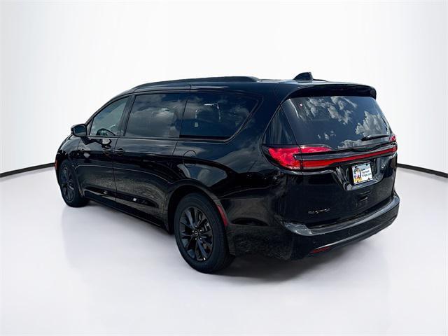 new 2025 Chrysler Pacifica car, priced at $43,677