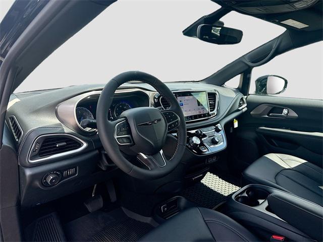 new 2025 Chrysler Pacifica car, priced at $43,677