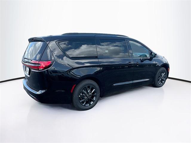 new 2025 Chrysler Pacifica car, priced at $43,677
