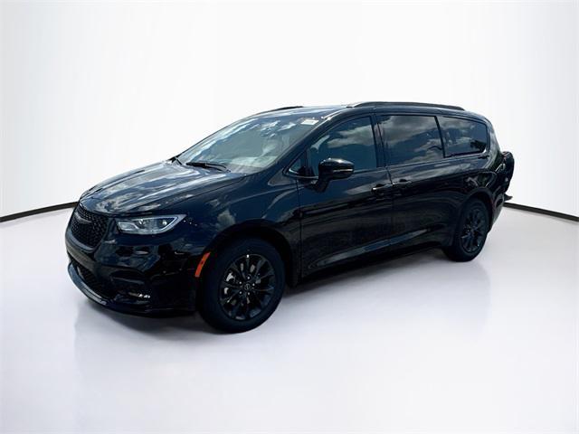 new 2025 Chrysler Pacifica car, priced at $43,677