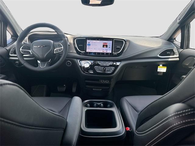 new 2025 Chrysler Pacifica car, priced at $43,677