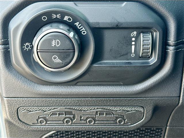 new 2025 Jeep Gladiator car, priced at $48,627