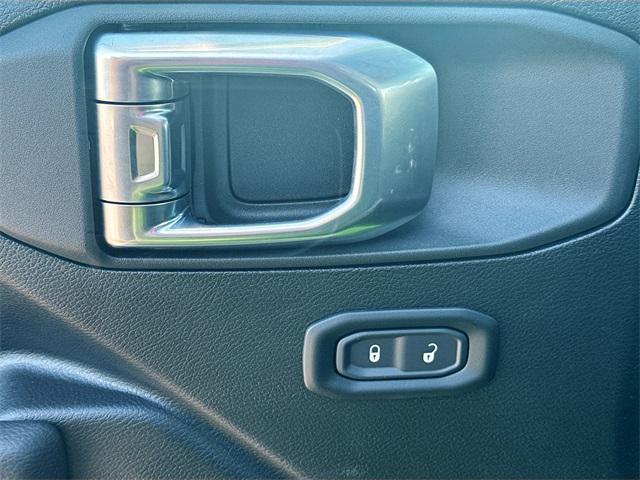 new 2025 Jeep Wrangler car, priced at $39,675