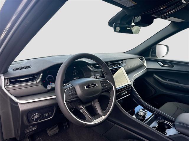 new 2025 Jeep Grand Cherokee car, priced at $40,620