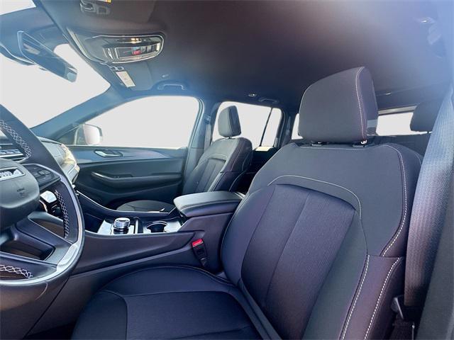 new 2025 Jeep Grand Cherokee car, priced at $41,420