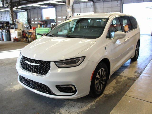 used 2022 Chrysler Pacifica Hybrid car, priced at $27,888