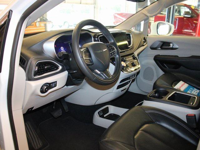 used 2022 Chrysler Pacifica Hybrid car, priced at $27,888