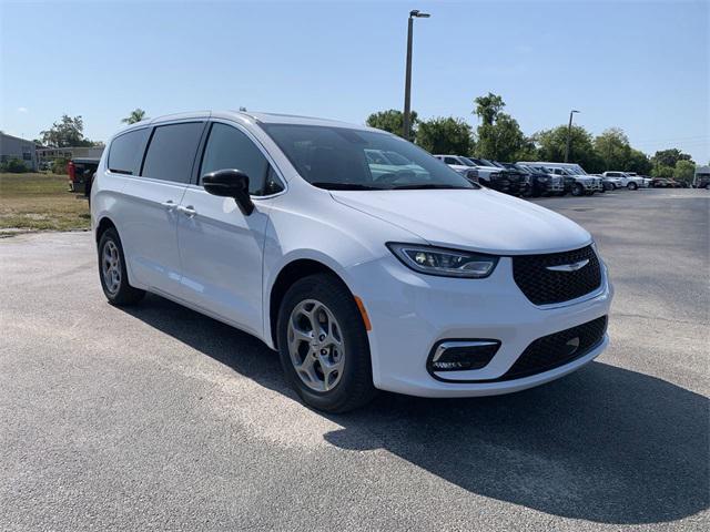 new 2024 Chrysler Pacifica car, priced at $44,225