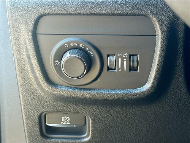 new 2025 Jeep Grand Cherokee car, priced at $35,660