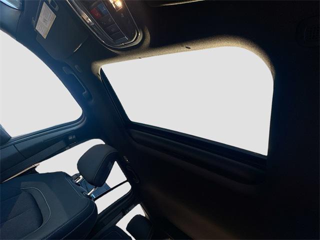 new 2025 Jeep Grand Cherokee car, priced at $35,660