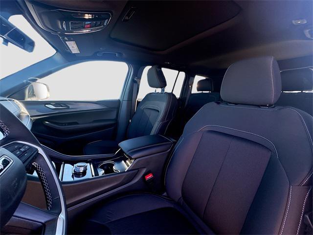 new 2025 Jeep Grand Cherokee car, priced at $35,660
