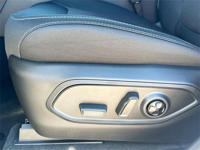 new 2025 Jeep Grand Cherokee car, priced at $35,660