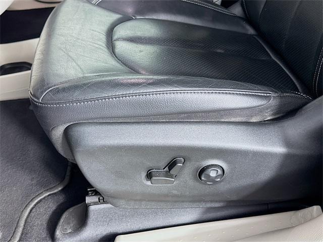 used 2022 Chrysler Pacifica Hybrid car, priced at $19,742