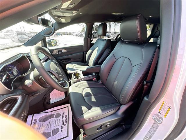 new 2025 Chrysler Pacifica car, priced at $41,311
