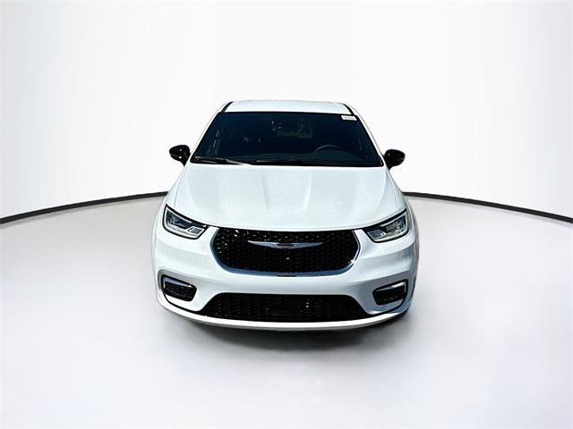new 2025 Chrysler Pacifica car, priced at $41,311