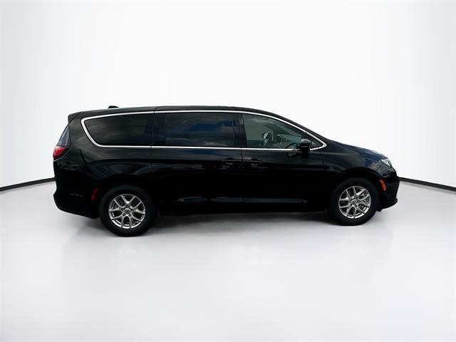 new 2025 Chrysler Pacifica car, priced at $41,312