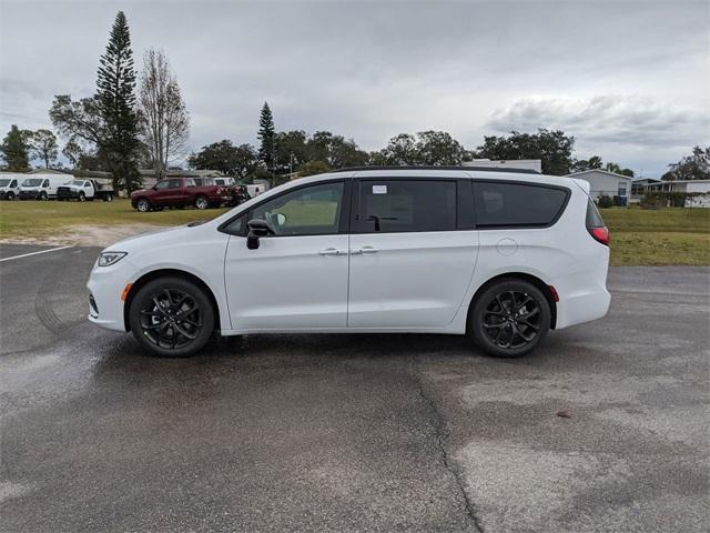 new 2024 Chrysler Pacifica car, priced at $52,511