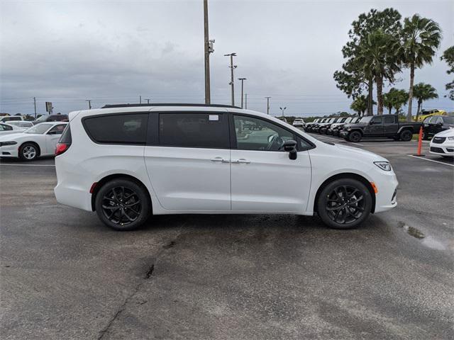 new 2024 Chrysler Pacifica car, priced at $47,700