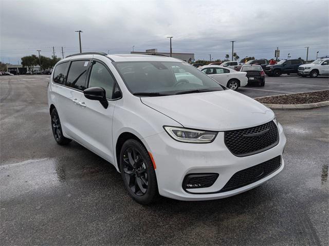 new 2024 Chrysler Pacifica car, priced at $47,700